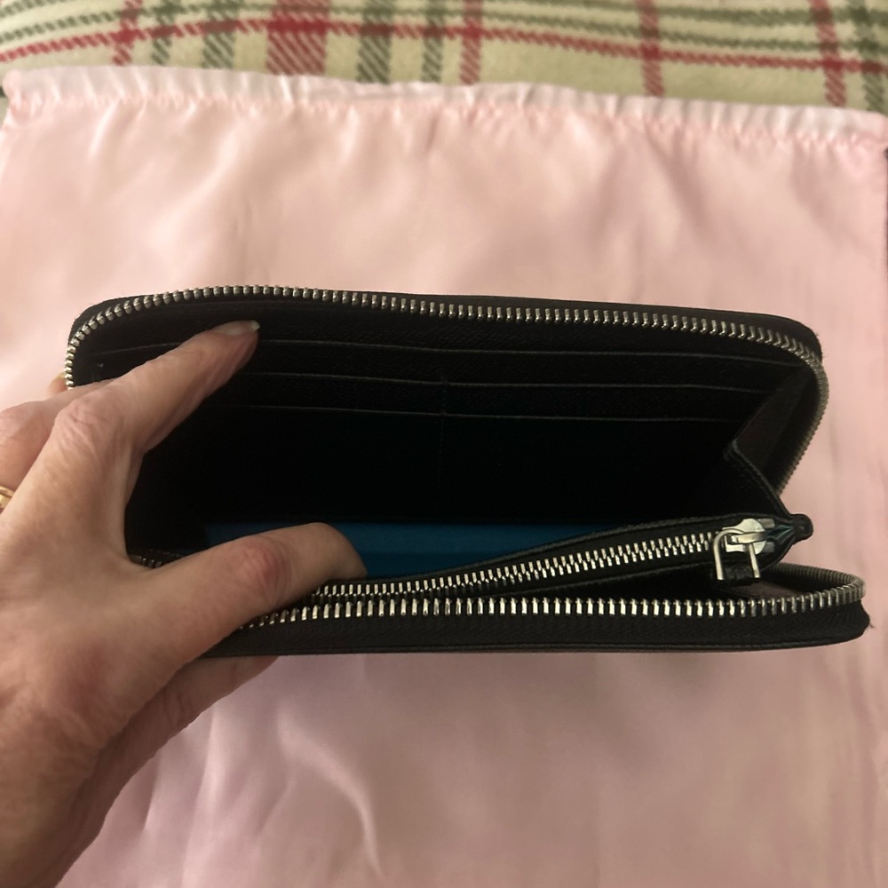 BVLGARI Zip Around Caviar Leather Wallet with Iconic Paladium Logo - Picture 5 of 16